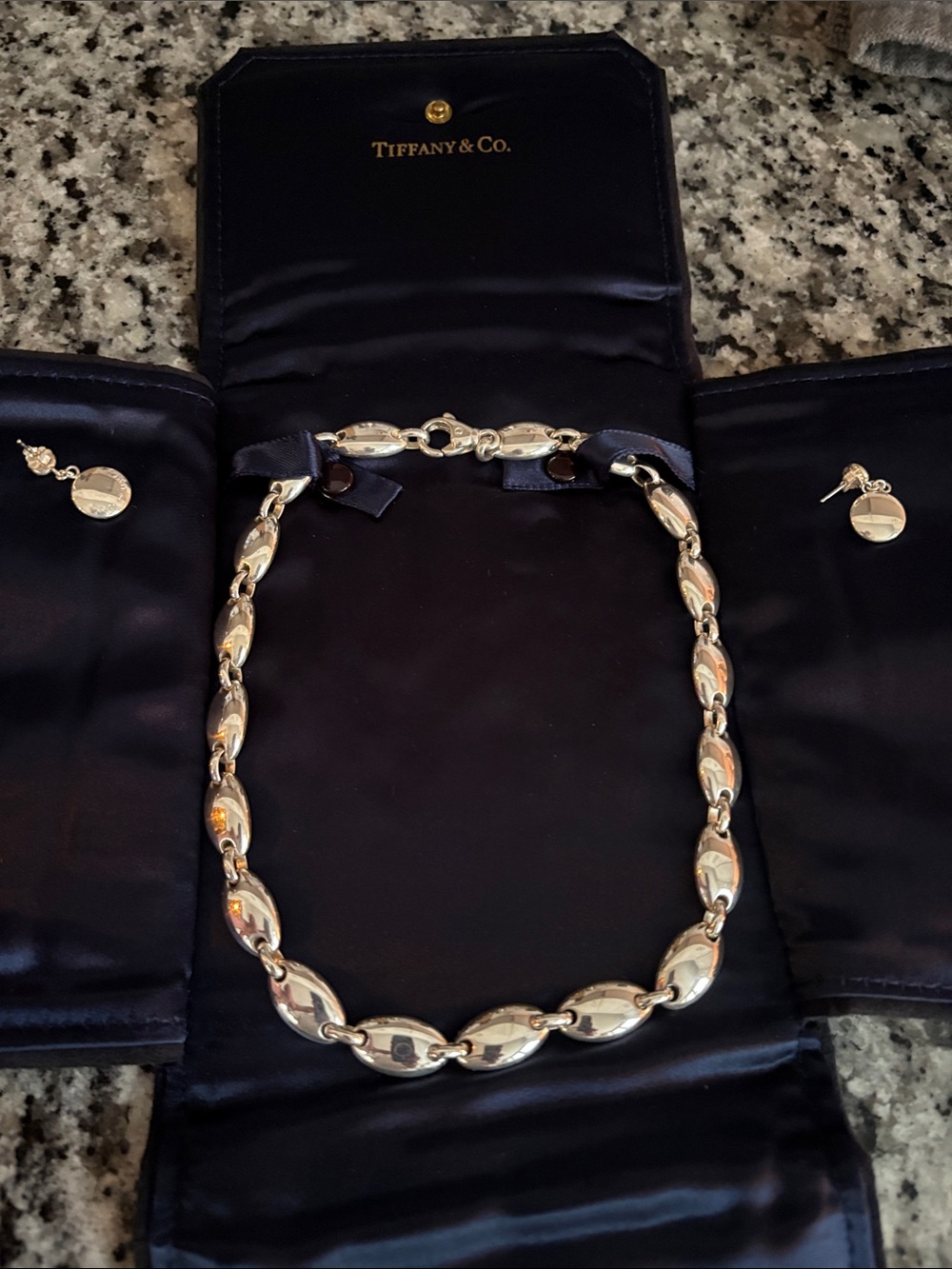 Tiffany & Co. Polished Silver Oval Link Necklace with Stud Earrings stamped 925 - Picture 3 of 3